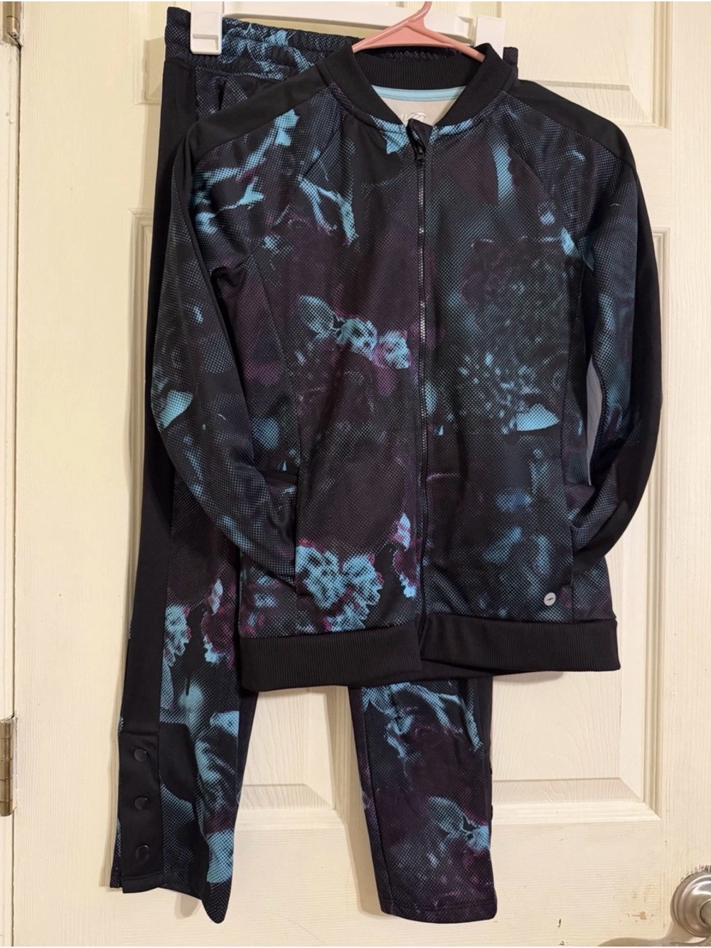 AVIA girls track set athletic wear 2 pieces size 10/12 pre-loved /excellent